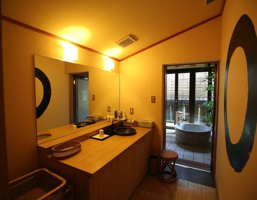 洗面台もアートな雰囲気で・・・