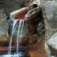 เช้าที่บ่อน้ำร้อนกลางแจ้ง