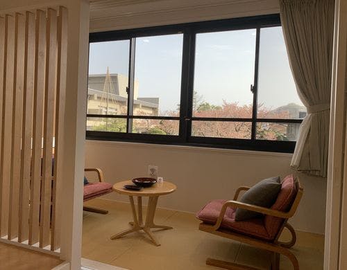 新東館和洋室１０畳　シモンズベッド