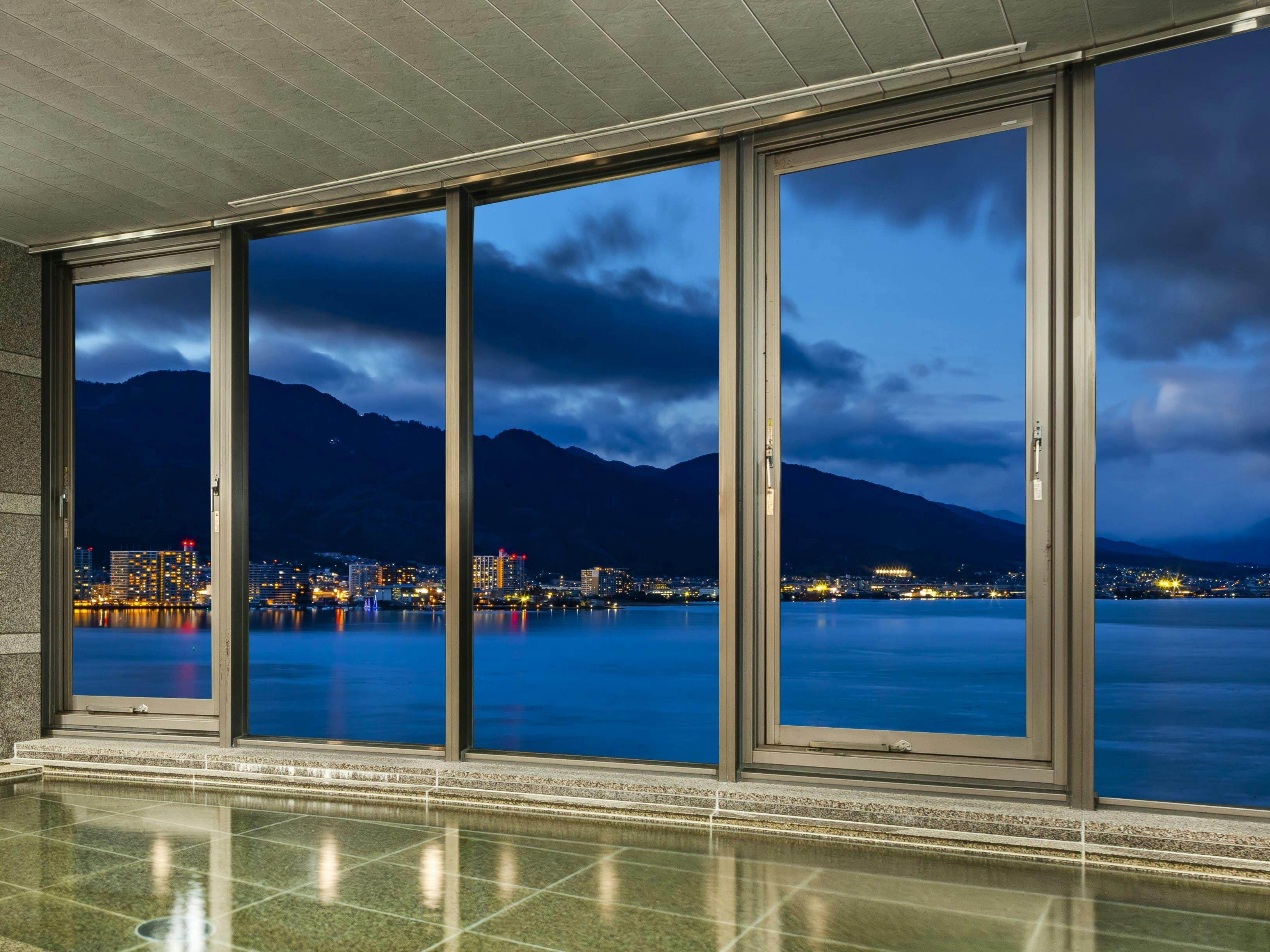 Pemandian dengan pemandangan