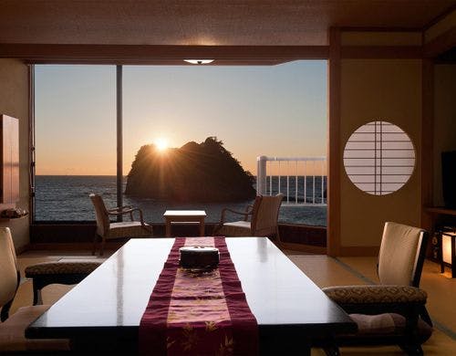 ■海と空の色変化［ジュニアスイート和室］