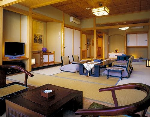 ■次間のある客室［DX和室10畳＋4.5畳］