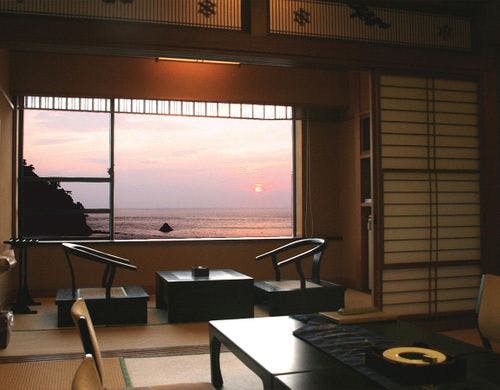 ■夕陽が色を変える［スタンダード客室］