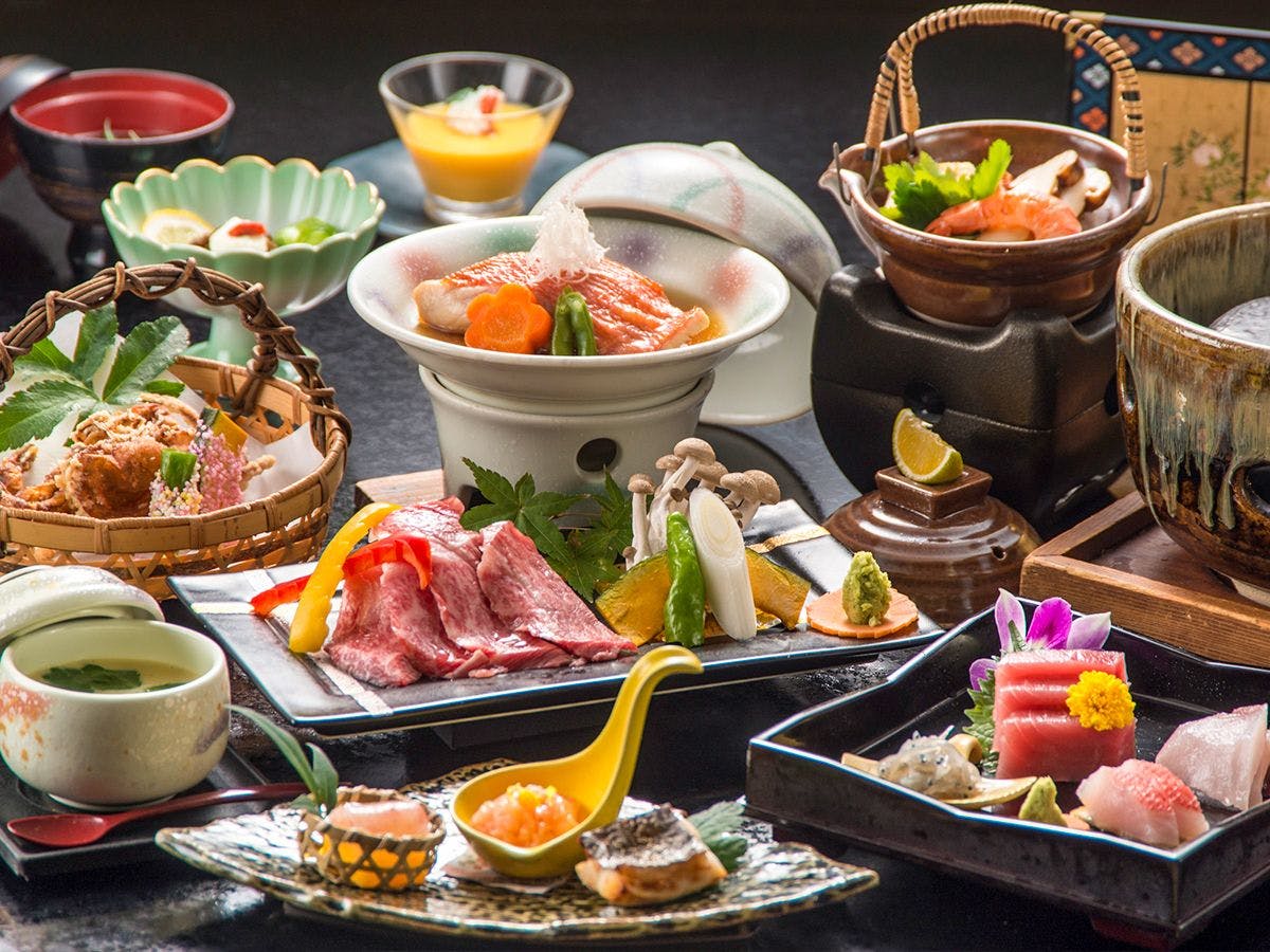 ■ ตัวอย่างอาหารไคเซกิทะเลที่ใช้วัตถุดิบคัดสรรจากชิซูโอกะ