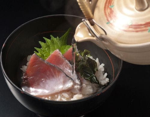 ■朝食に、西伊豆名物「鰹のまご茶漬け」