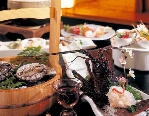 ■伊勢海老と鮑を堪能。選べるプランもある