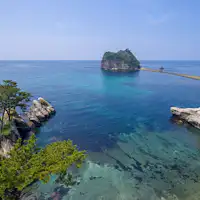 ■ ประทับใจกับทัศนียภาพของทะเลใสและเกาะที่ลอยอยู่