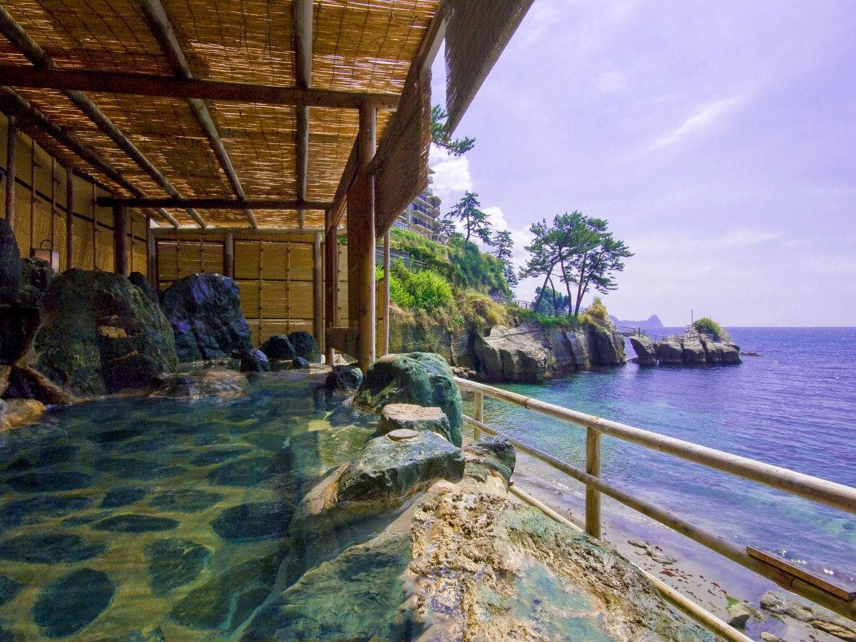 ■ ปลดปล่อยร่างกายและจิตใจในบ่อน้ำร้อนกลางแจ้งริมชายหาด