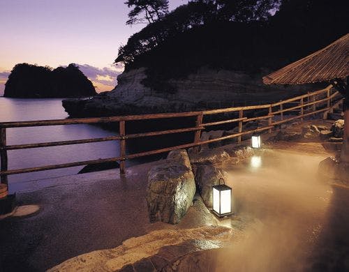 ■波打ち際の露天風呂（男性専用）