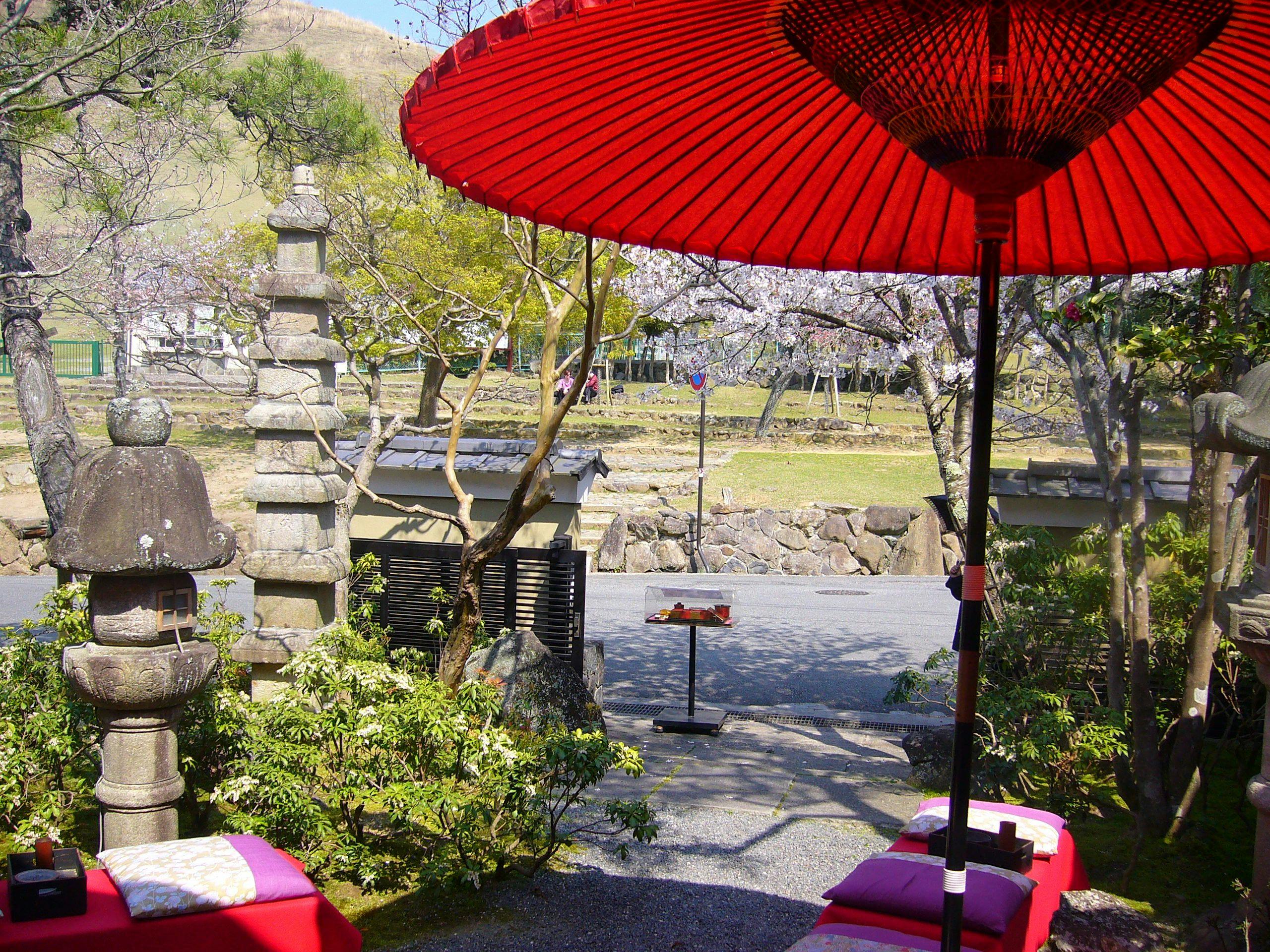 현관 옆, 시라유키 노텐가사.