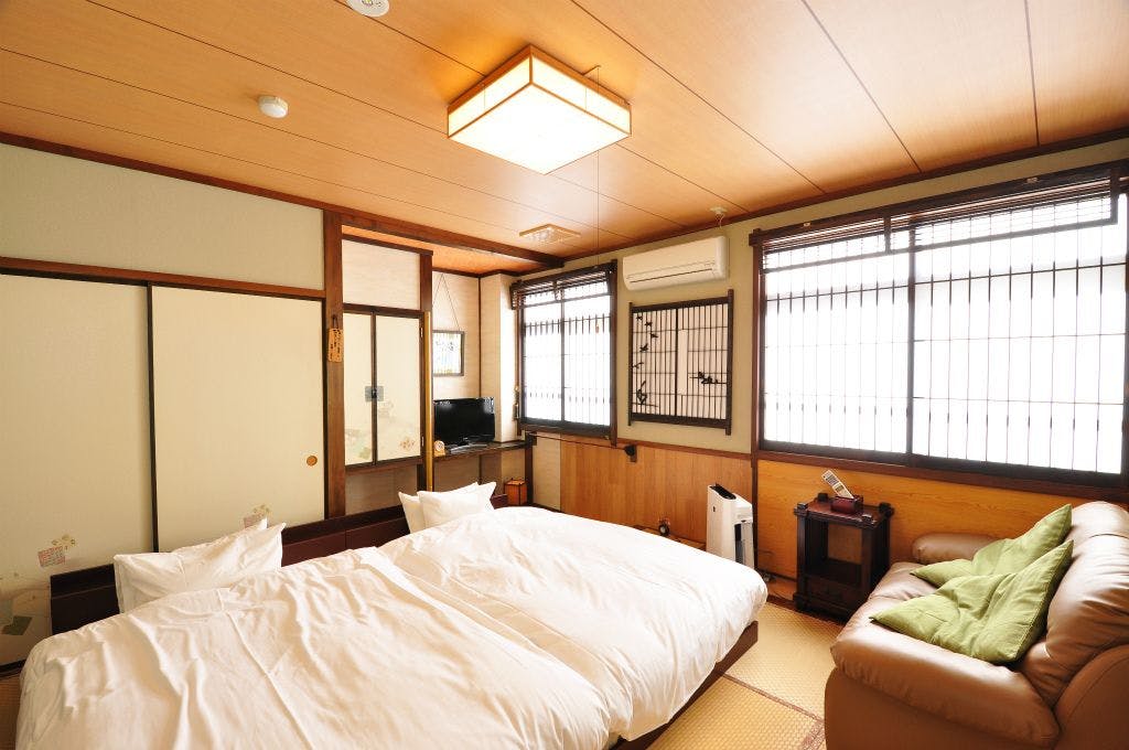 Yamadayu Onsen Ryokan: The Inn with Cloudy Hot Spring Water from the Source