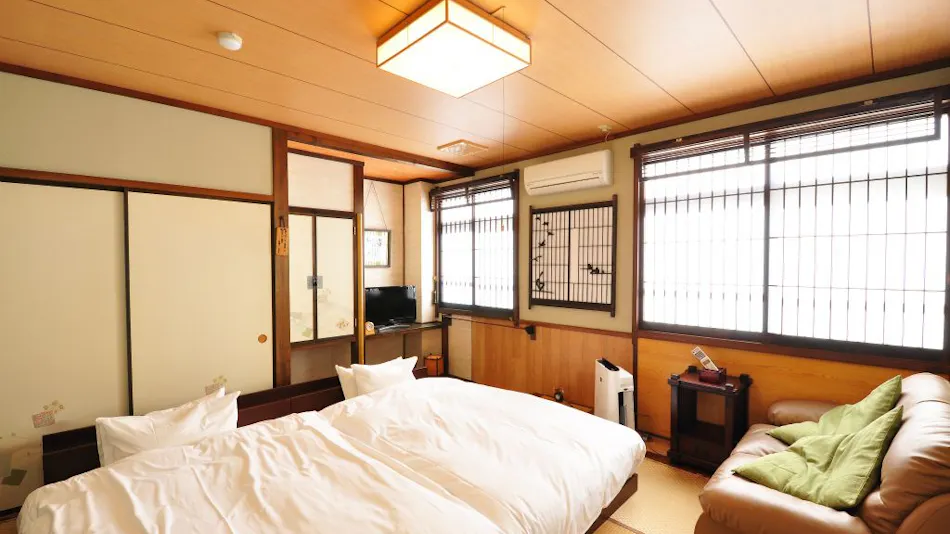 Yamadayu Onsen Ryokan: The Inn with Cloudy Hot Spring Water from the Source