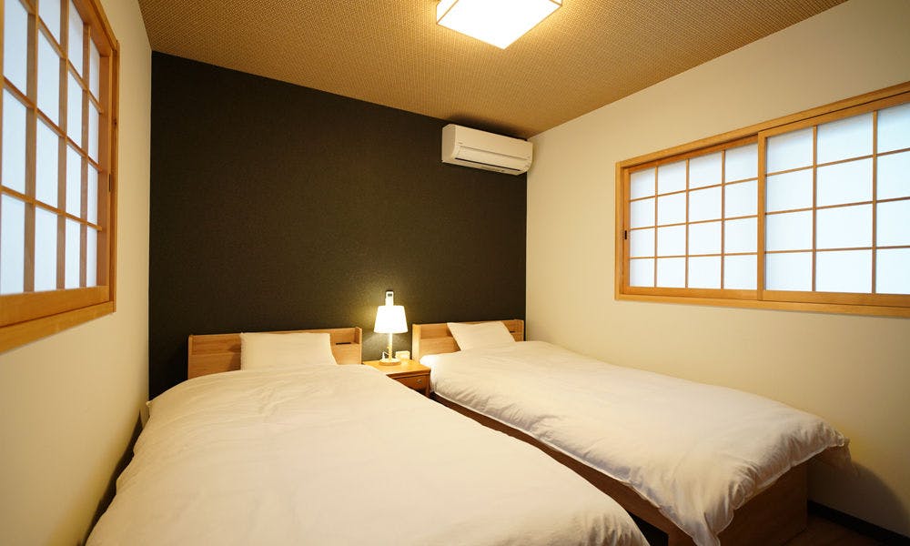 ห้องเตียงคู่พร้อมเตียงทาทามิ