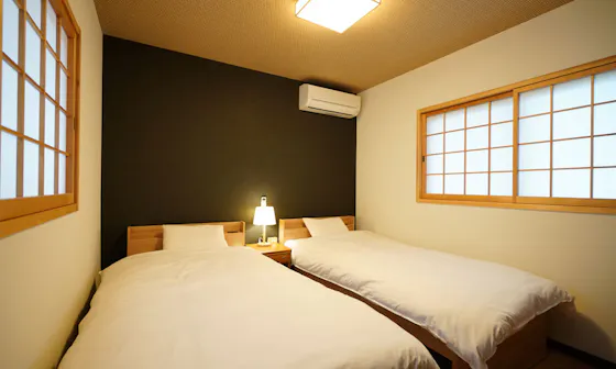 ห้องเตียงคู่พร้อมเตียงทาทามิ