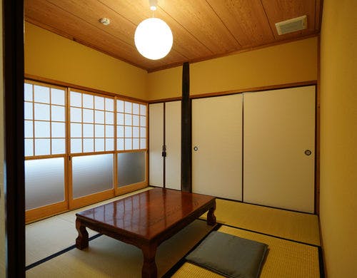 部屋食の和室