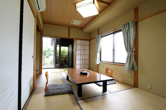 附岩石露天浴池的8帖客房