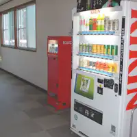 ล็อบบี้และตู้จำหน่ายสินค้าอัตโนมัติ