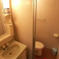 ห้องสไตล์ญี่ปุ่นมีห้องน้ำและอ่างล้างหน้า