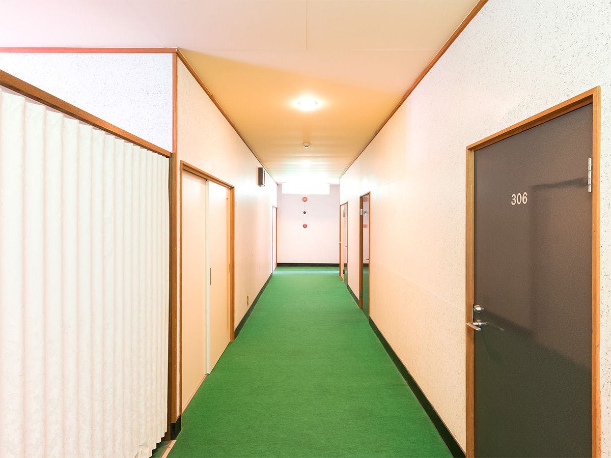 ทางเดินหน้าห้องพัก