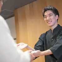 Kami akan membantu Anda untuk menginap dengan nyaman.