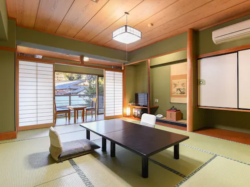 *【2층 일본식 방 10다다미 + 6다다미, 2개 연속】*