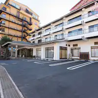 *【외관 및 무료 주차장】30대 수용 가능