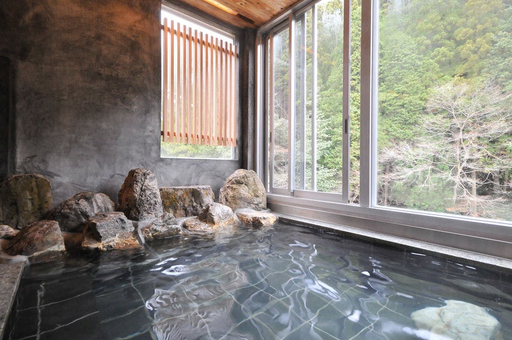 ห้องอาบน้ำสาธารณะชายที่มีวิวสวย