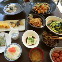 Gambar prasmanan sarapan.