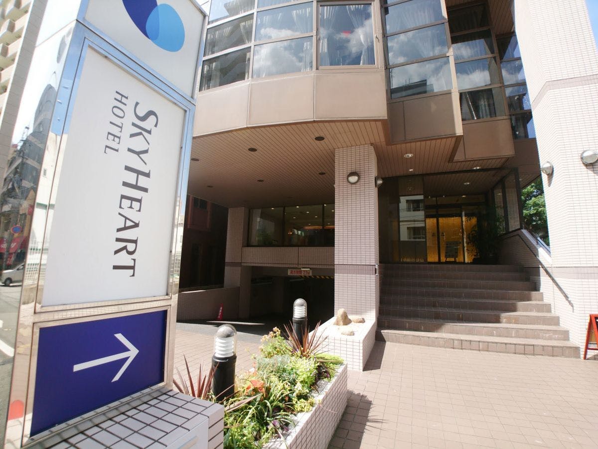 Ini adalah pintu masuk Hotel!