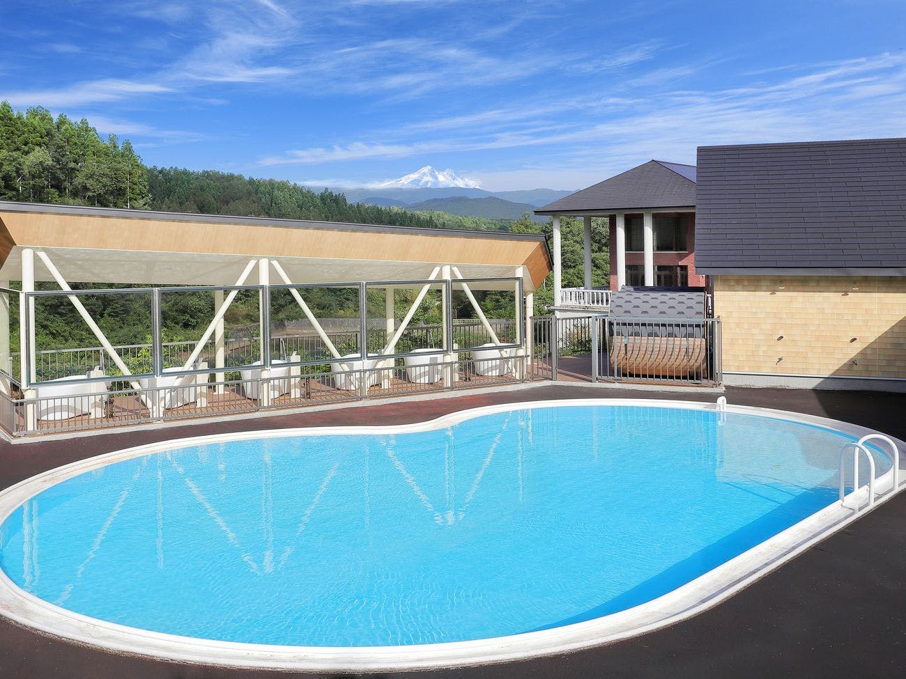 Resort Villa Takayama: A Forest Cottage Under a Starry Sky