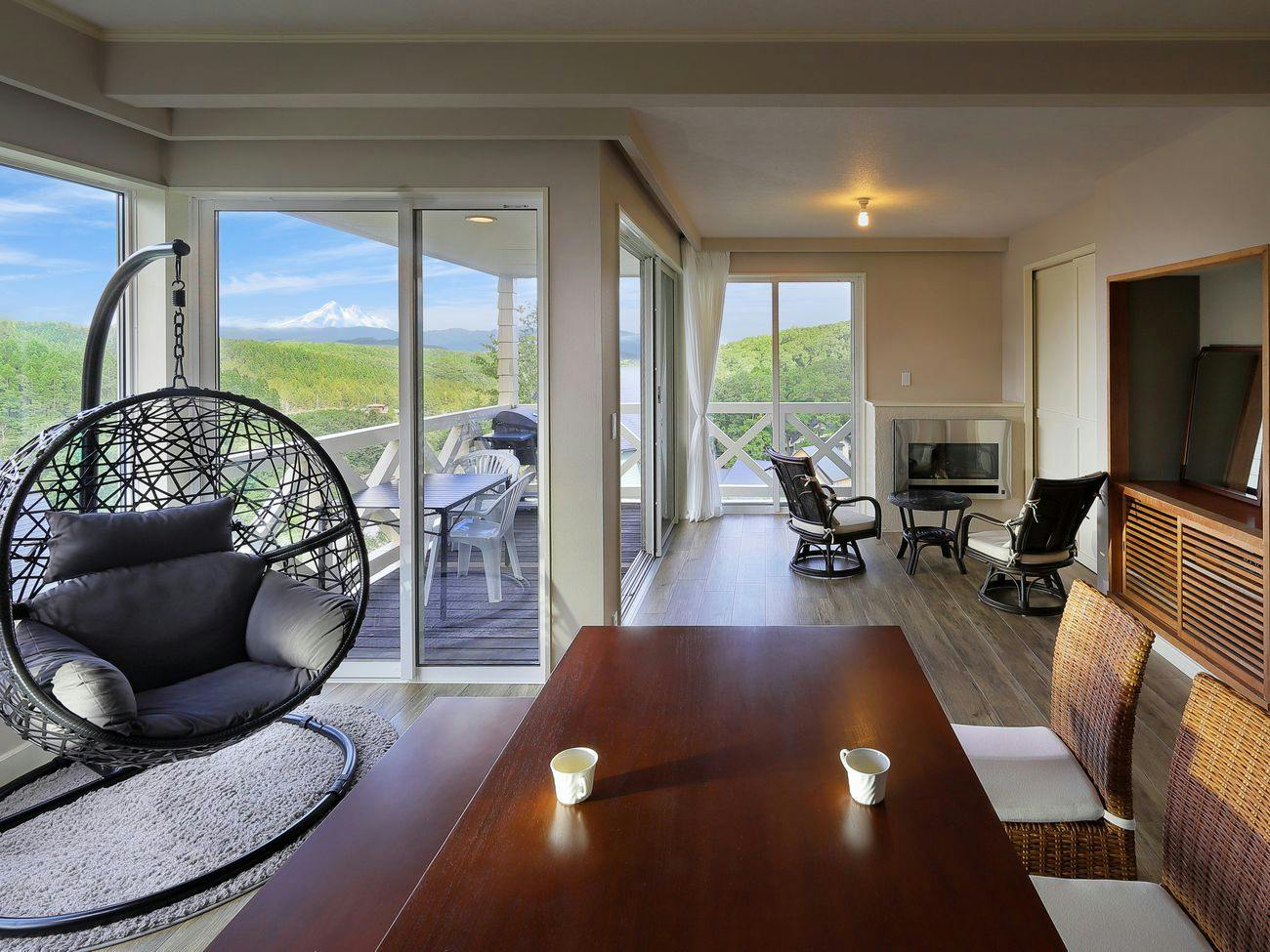 Resort Villa Takayama: A Forest Cottage Under a Starry Sky