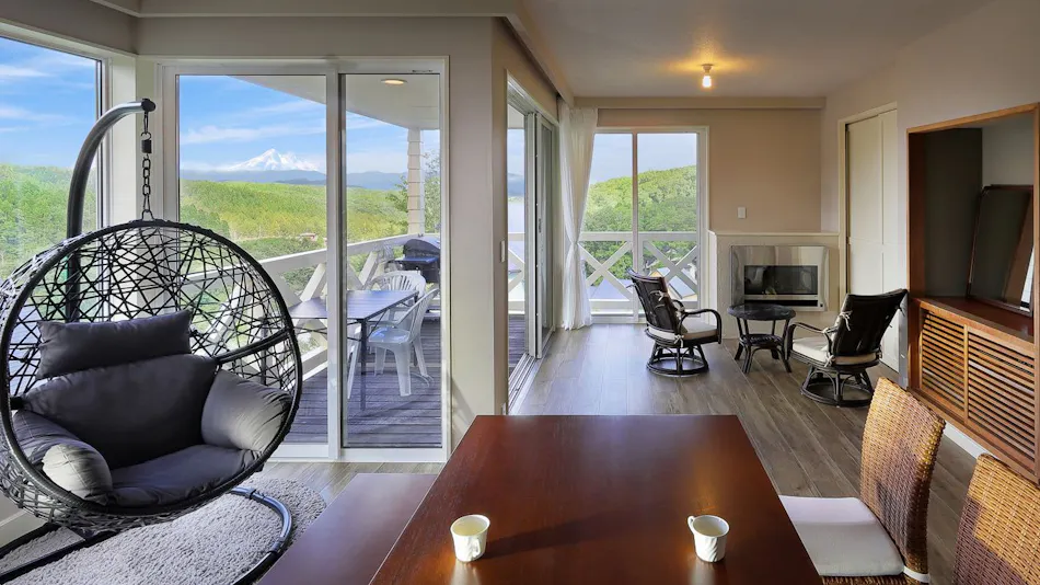 Resort Villa Takayama: A Forest Cottage Under a Starry Sky