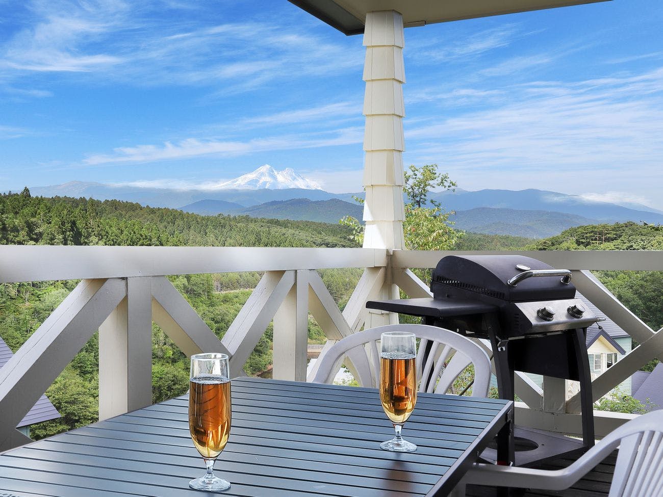 Resort Villa Takayama: A Forest Cottage Under a Starry Sky