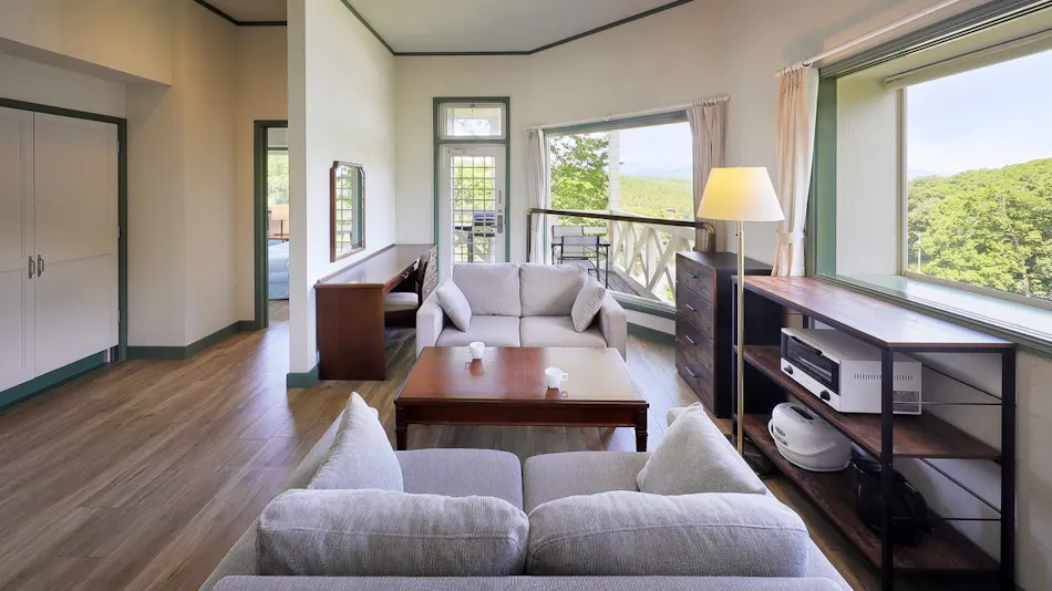 Resort Villa Takayama: A Forest Cottage Under a Starry Sky