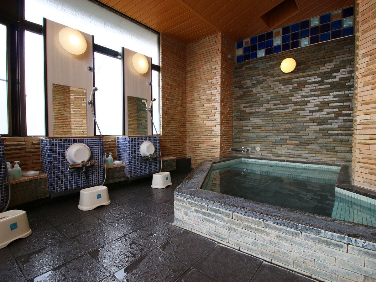 ห้องอาบน้ำที่กว้างขวางเพื่อการผ่อนคลายของคุณ