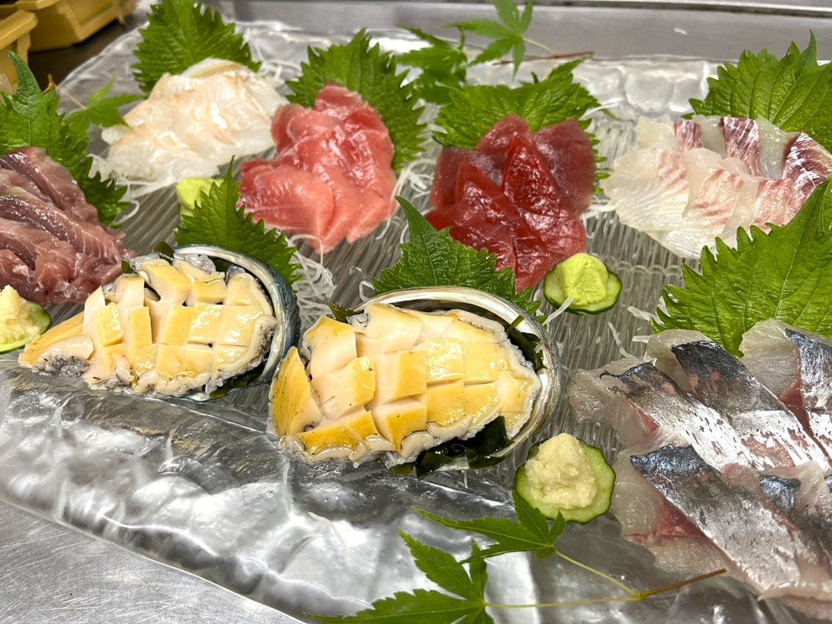 #เราจะเสิร์ฟอาหารทะเลสดตามฤดูกาลในรูปแบบซาชิมิ