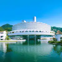 Pemandangan luar pada waktu siang