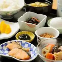 บุฟเฟ่ต์อาหารว่างแบบญี่ปุ่นและตะวันตก