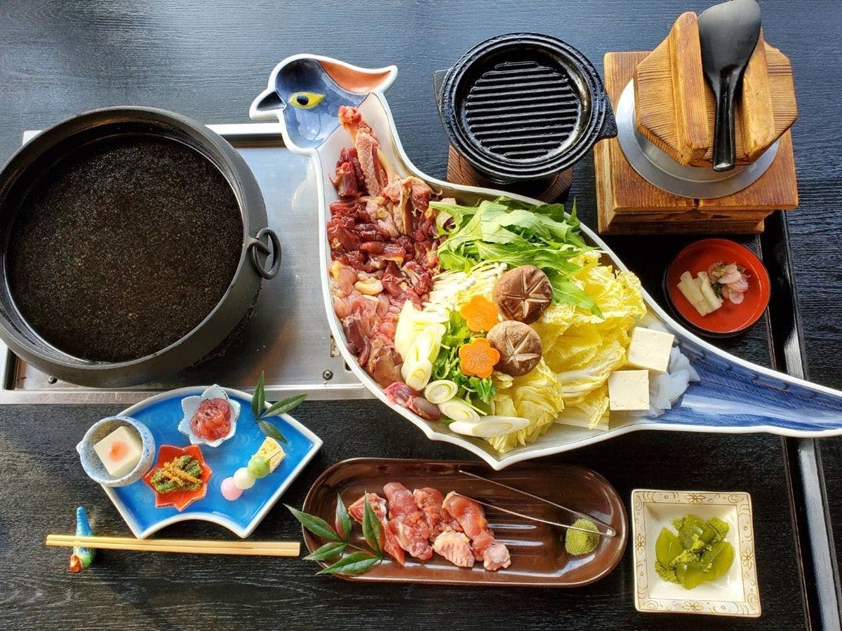 *【อาหาร】ตัวอย่างคอร์สพร้อมหม้อไฟไก่ฟ้า