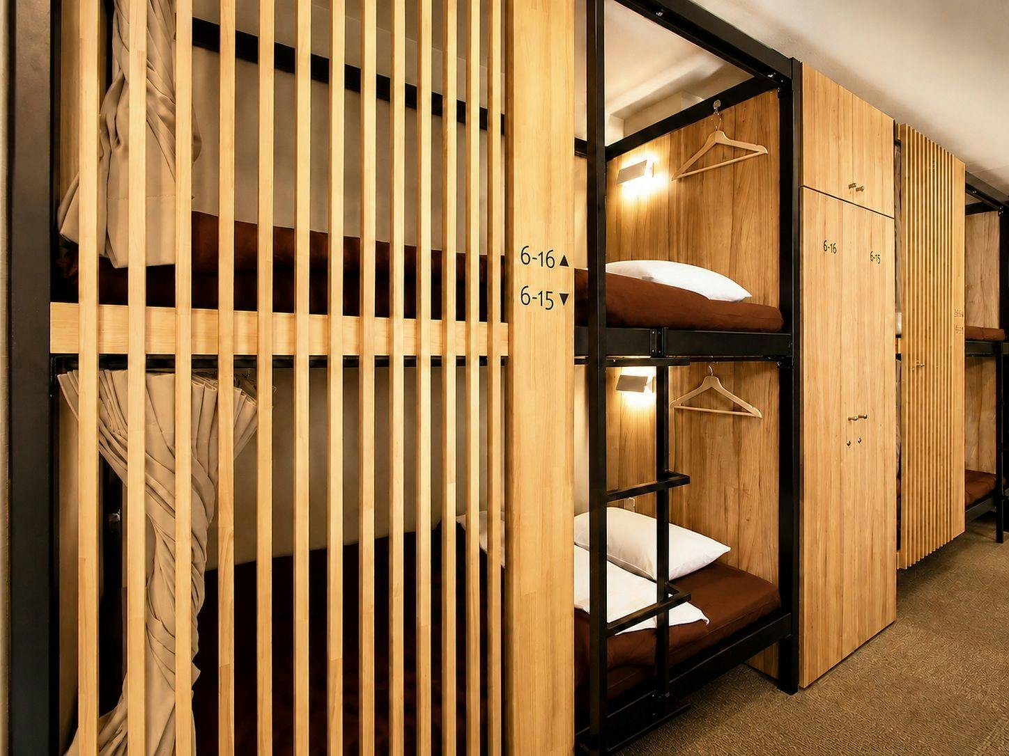 Namba Guesthouse Hive