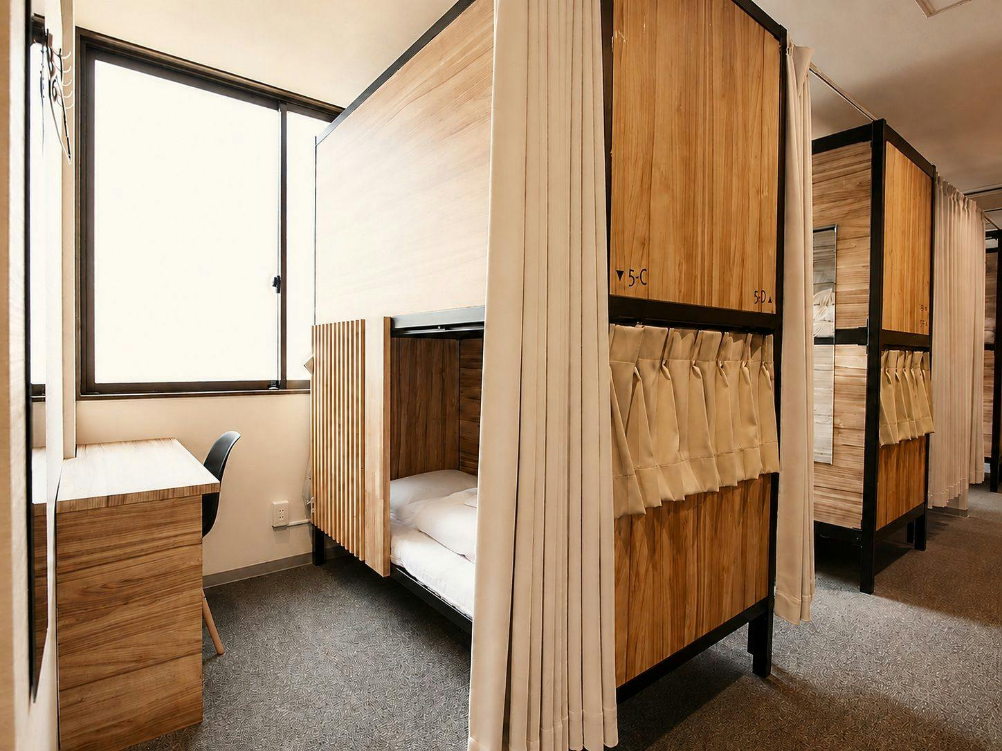 Namba Guesthouse Hive
