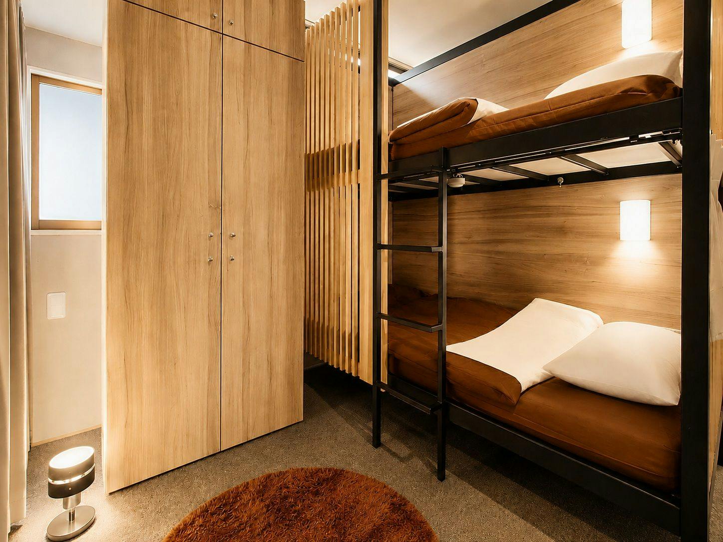 Namba Guesthouse Hive