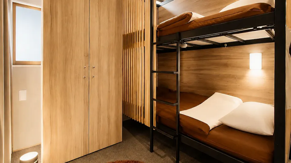Namba Guesthouse Hive