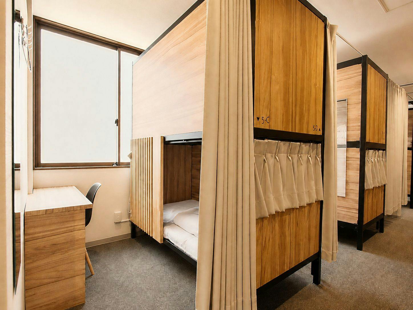 Namba Guesthouse Hive