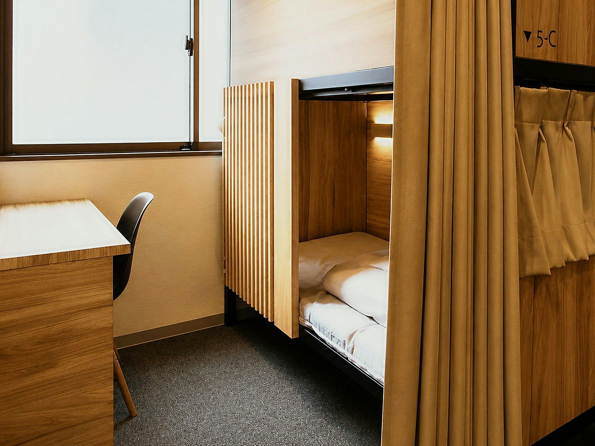 Namba Guesthouse Hive