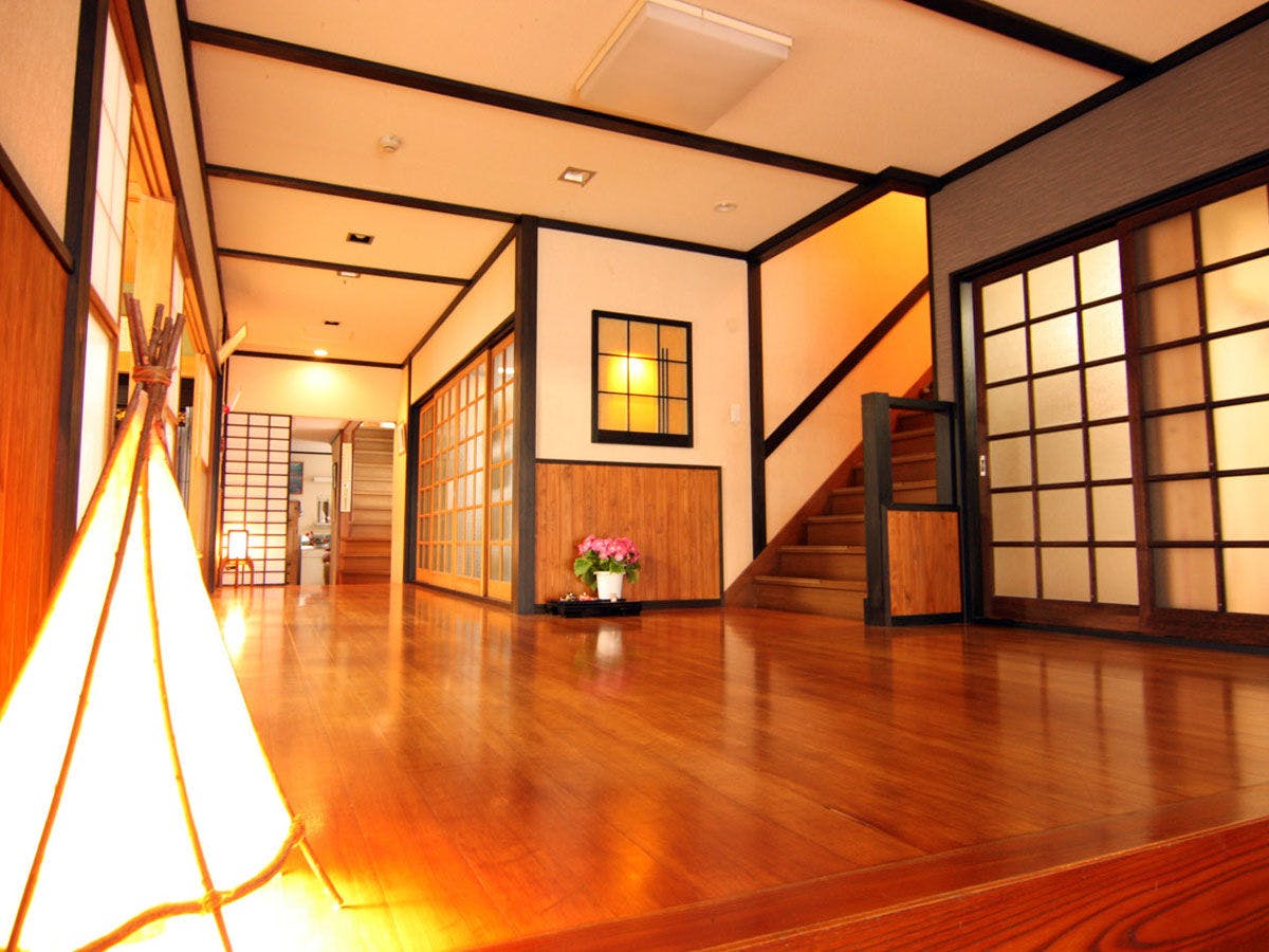 ตัวอย่างภายในอาคาร: ทางเข้า