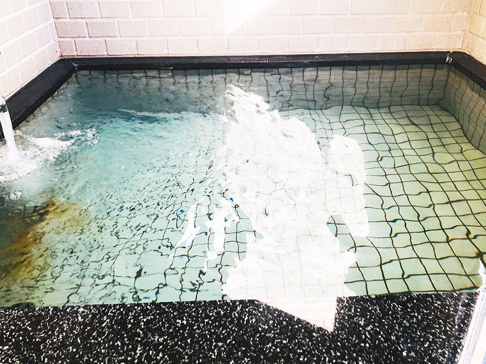 อ่างอาบน้ำส่วนตัวเพื่อผ่อนคลายร่างกายที่เหนื่อยล้า.