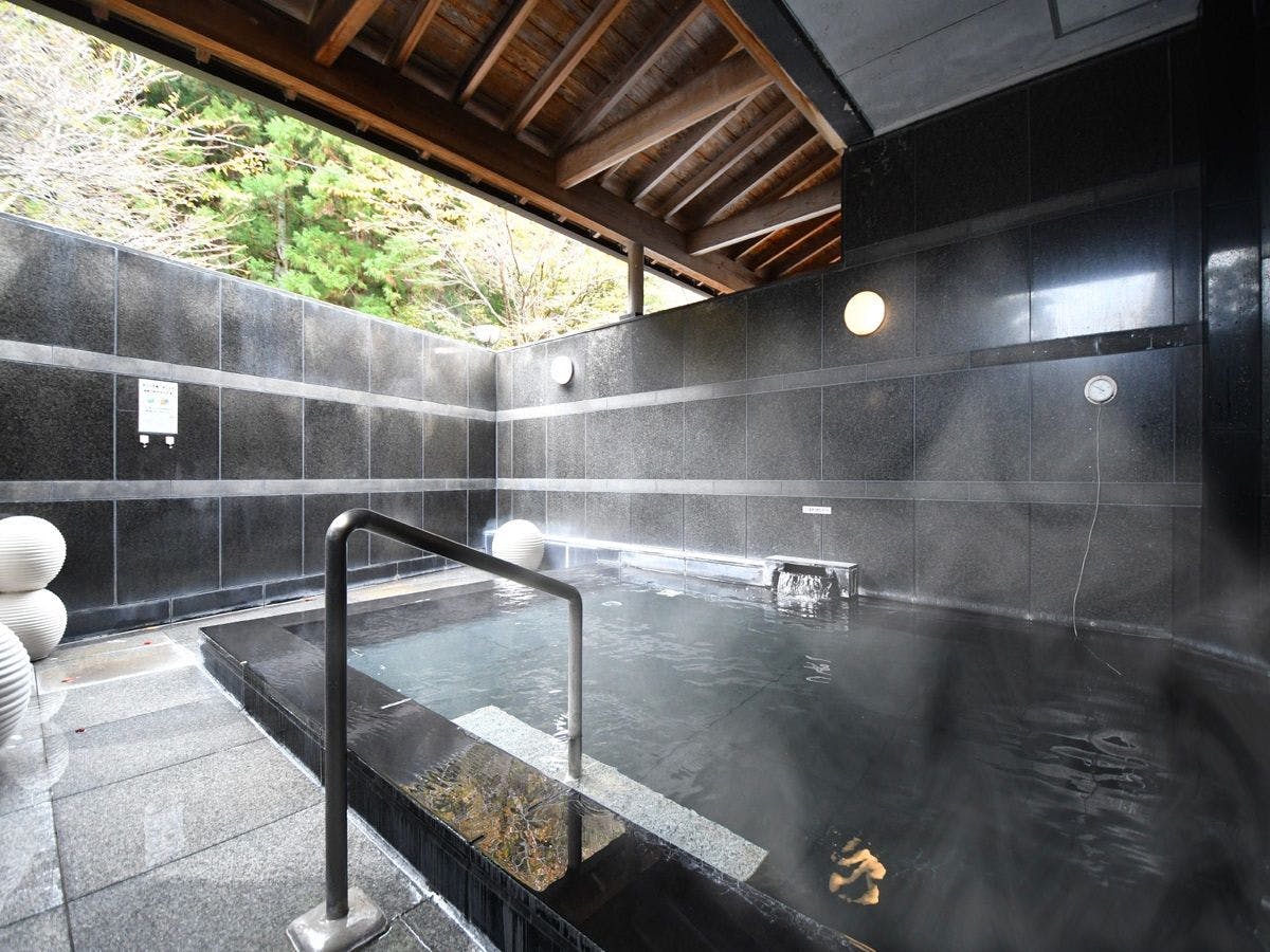 비누와 같은 역할을 하는 온천수