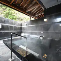 비누와 같은 역할을 하는 온천수