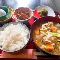 เรามีซุปหมูร้อนๆ ให้บริการตั้งแต่เช้า